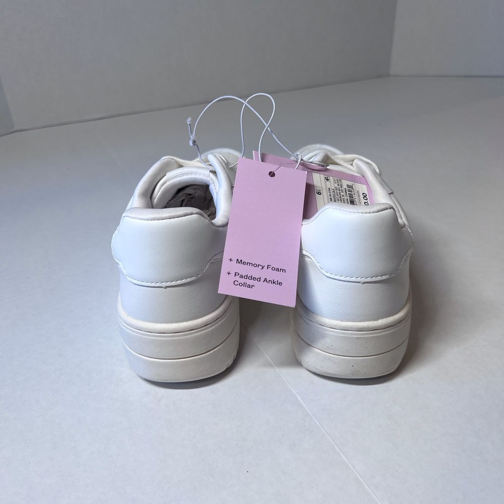 wild fable White Women's Low-Top Athletic Sneakers - Picture 4 of 4